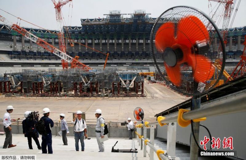 记者：塔雷米获延长假期未随队训练，他仍在国米离队名单中